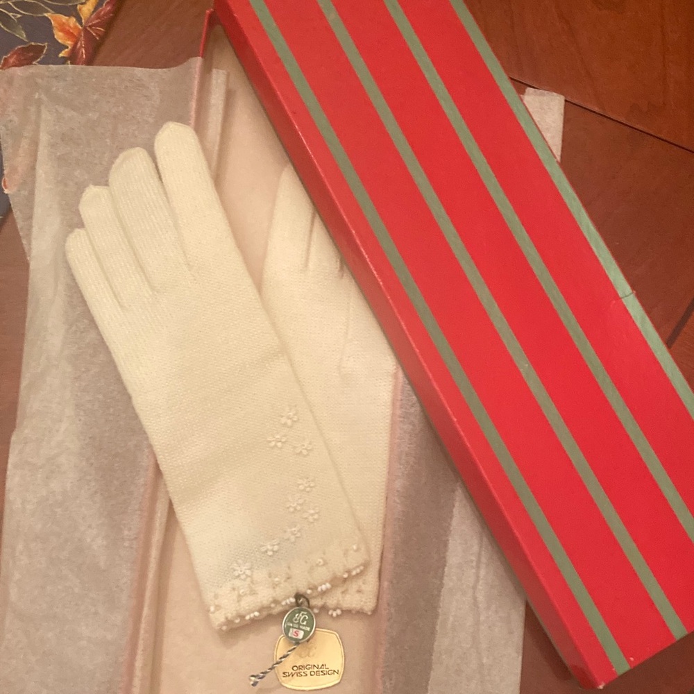 Saks Fifth Avenue Cream Floral Knit Gloves - Picture 4 of 5